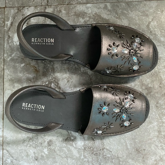 New Reaction by Kenneth Cole fairytale bedazzled sandals in sparkling silver!! - Picture 2 of 7